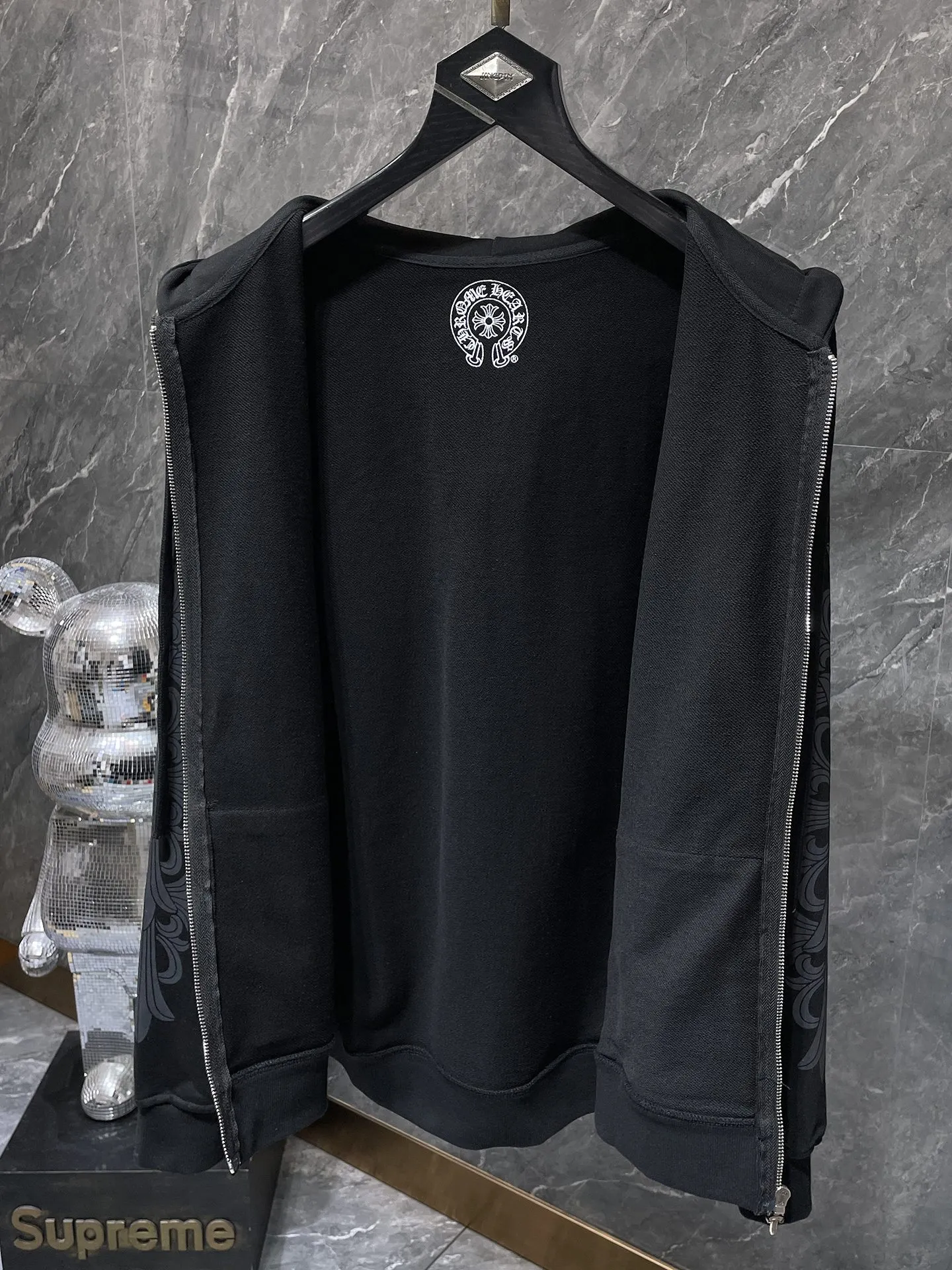 Q22—P230 -Chrome Hearts/Chrome Hearts printed zipper sweatshirt cardigan jacket -420 grams of high-density, high-quality wool, soft, delicate and skin-friendly, soft and silky to the touch, warm and skin-friendly -The hardware and zipper accessories are all customized and full of details -Colour: black -Size: S M L XL
